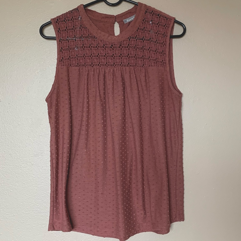 DanielRainn Pink Textures Keyhole Tank Top-L